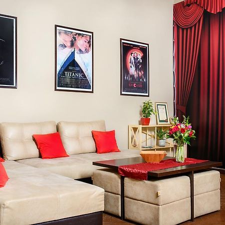 Hollywood Home Hostel Lwów Zewnętrze zdjęcie