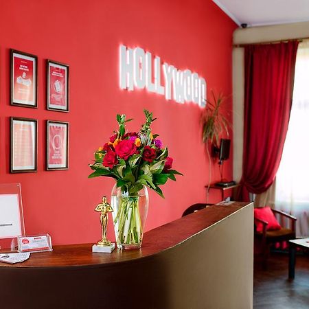 Hollywood Home Hostel Lwów Zewnętrze zdjęcie