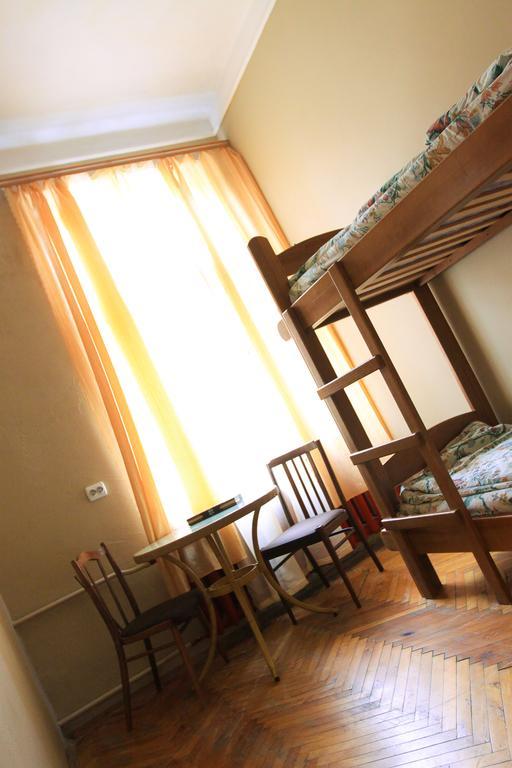 Hollywood Home Hostel Lwów Pokój zdjęcie