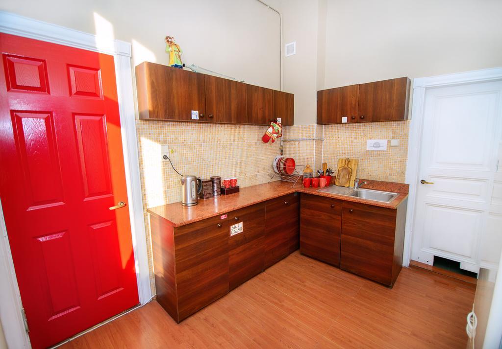 Hollywood Home Hostel Lwów Zewnętrze zdjęcie